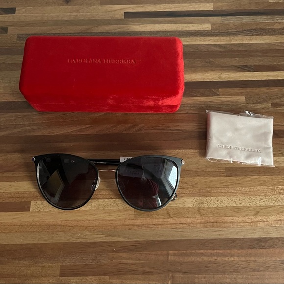 NWT Carolina Herrera Black Sunglasses - Picture 1 of 10